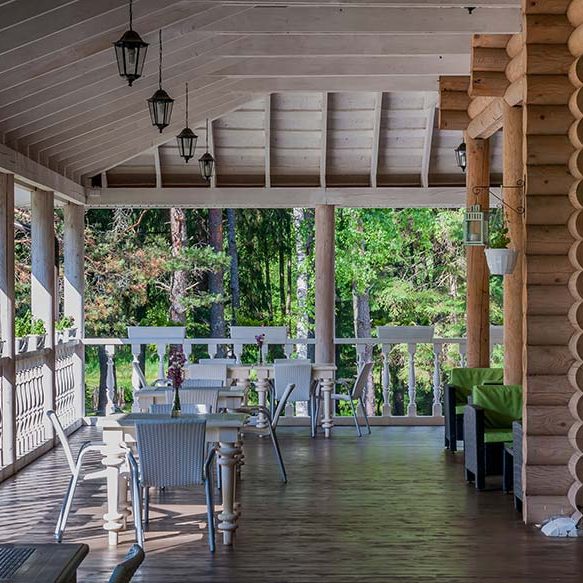 Large expansive front porch of ranch property.